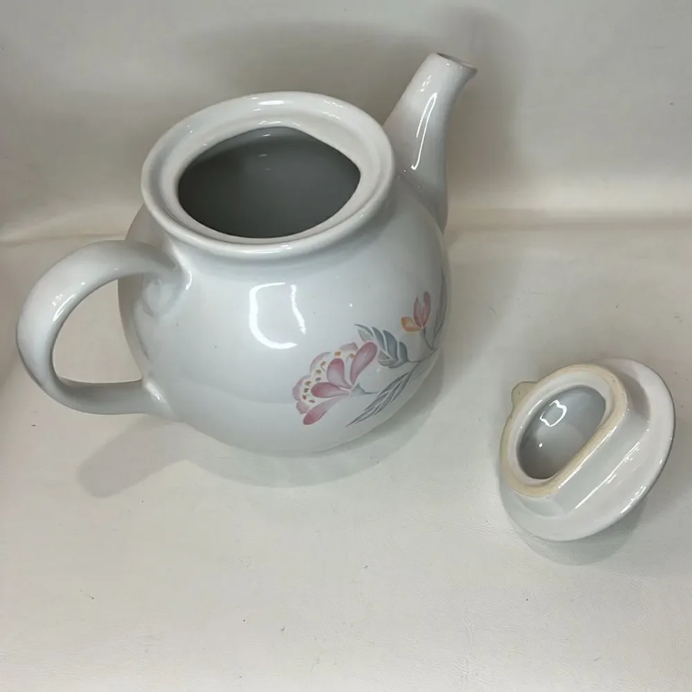 Corelle Coordinates Stoneware Tea Pot With Lid Handle Spout Floral Feminine Pink